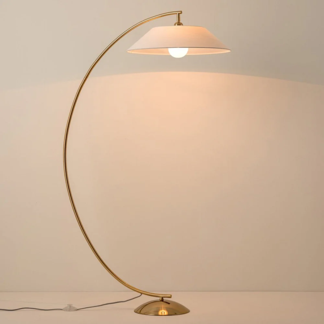 Elegante LED-Stehlampe – dimmbar & stimmungsvolles Licht fürs Wohnzimmer