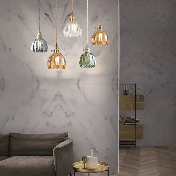 FloraLume: Pendelleuchte mit elegantem, blütenförmigem Glasschirm