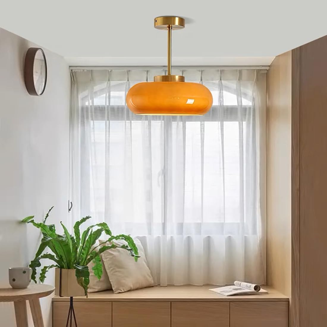GlanzSphäre: Runde Deckenleuchte mit warm getöntem Glas