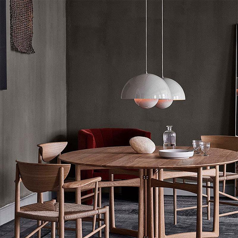 GlowOrb: Schwebende Pendelleuchte im eleganten Kugel-Design
