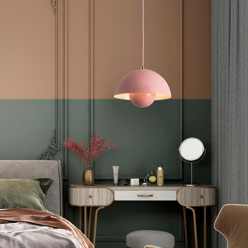 GlowOrb: Schwebende Pendelleuchte im eleganten Kugel-Design