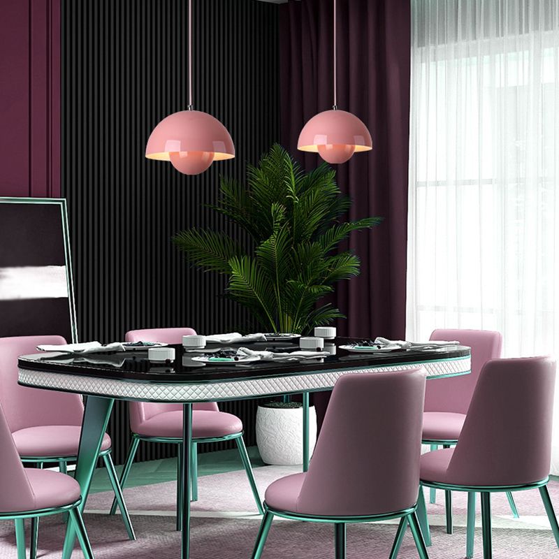 GlowOrb: Schwebende Pendelleuchte im eleganten Kugel-Design