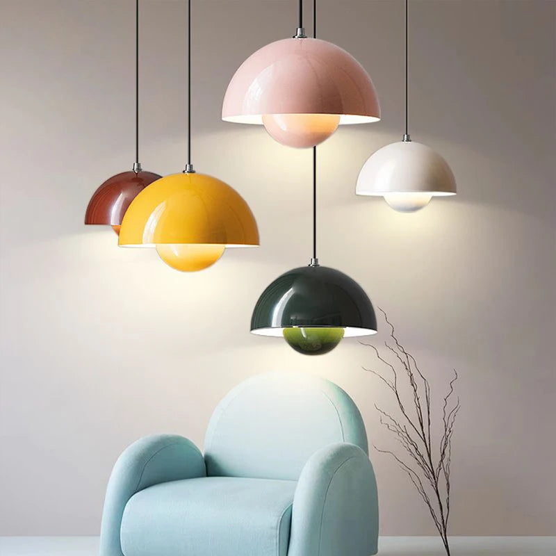 GlowOrb: Schwebende Pendelleuchte im eleganten Kugel-Design