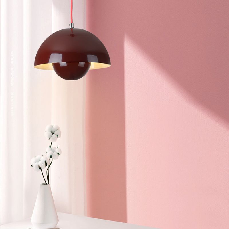 GlowOrb: Schwebende Pendelleuchte im eleganten Kugel-Design