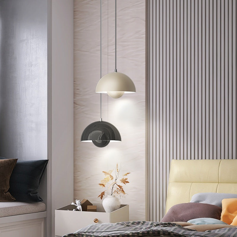 GlowOrb: Schwebende Pendelleuchte im eleganten Kugel-Design