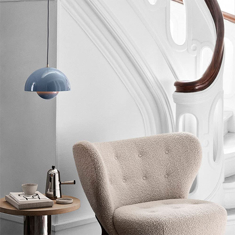 GlowOrb: Schwebende Pendelleuchte im eleganten Kugel-Design