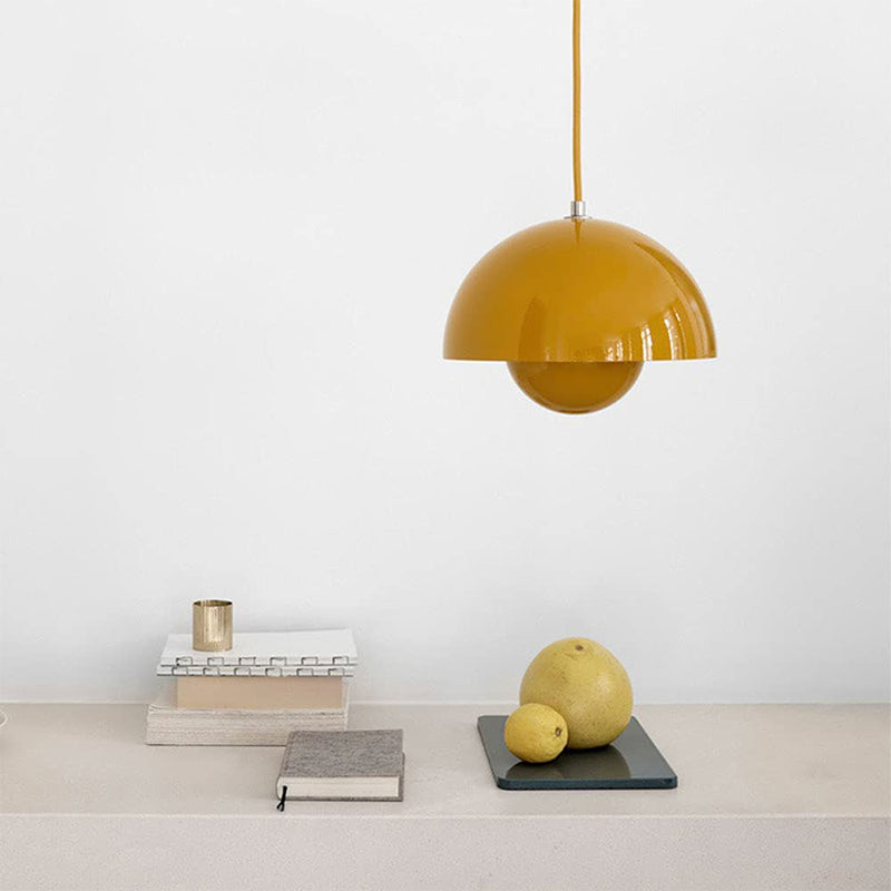 GlowOrb: Schwebende Pendelleuchte im eleganten Kugel-Design
