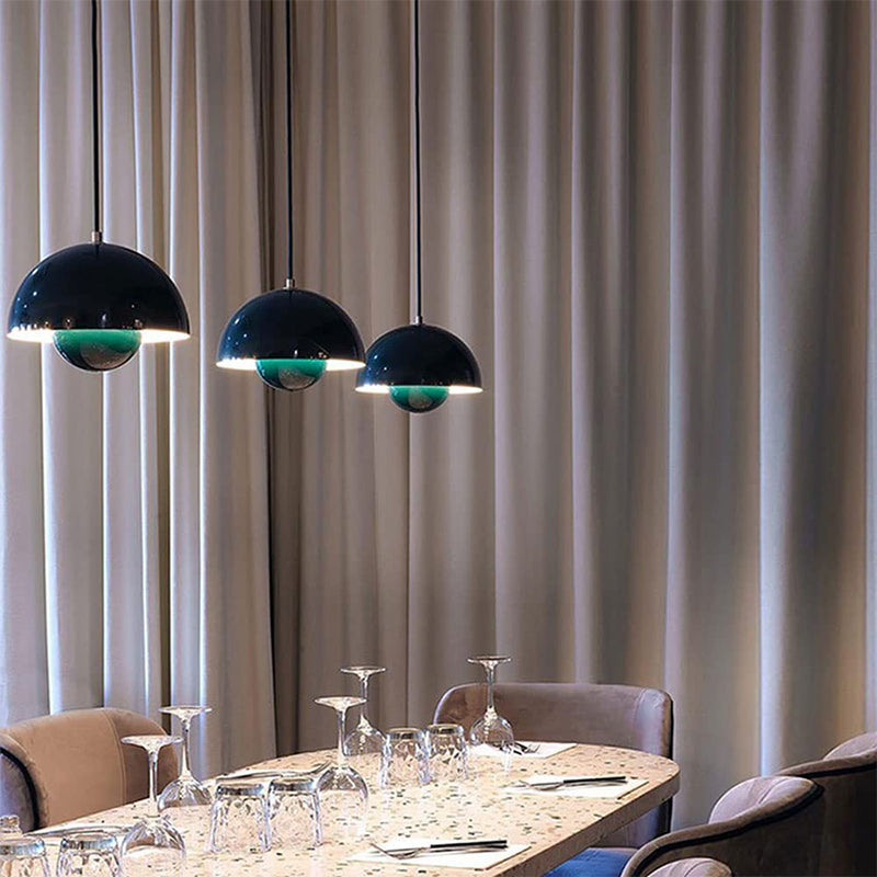 GlowOrb: Schwebende Pendelleuchte im eleganten Kugel-Design