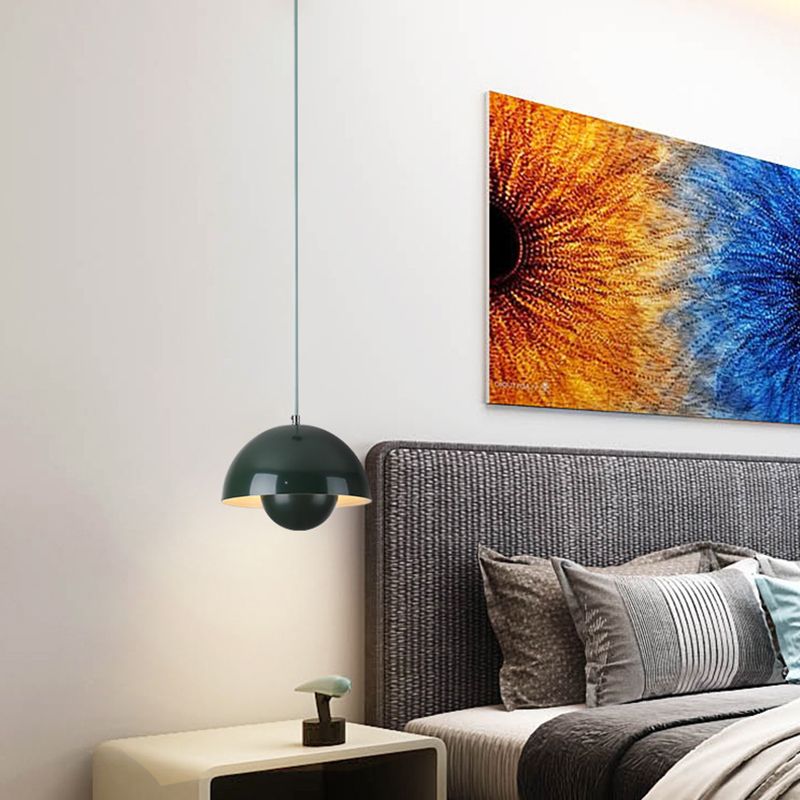 GlowOrb: Schwebende Pendelleuchte im eleganten Kugel-Design