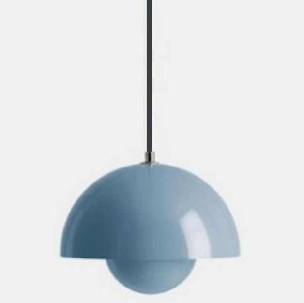 GlowOrb: Schwebende Pendelleuchte im eleganten Kugel-Design
