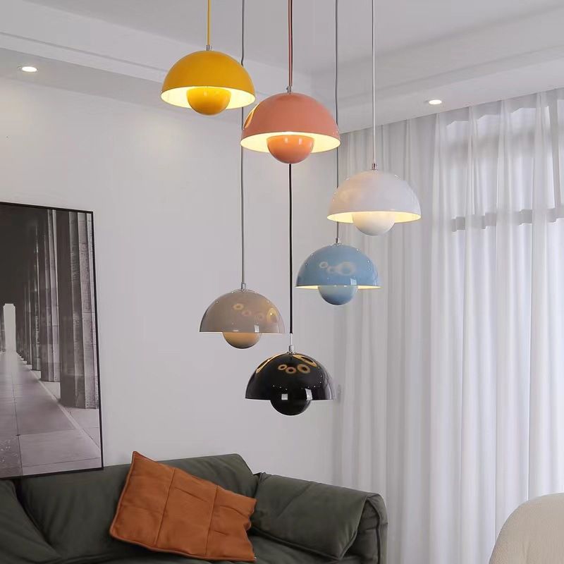 GlowOrb: Schwebende Pendelleuchte im eleganten Kugel-Design