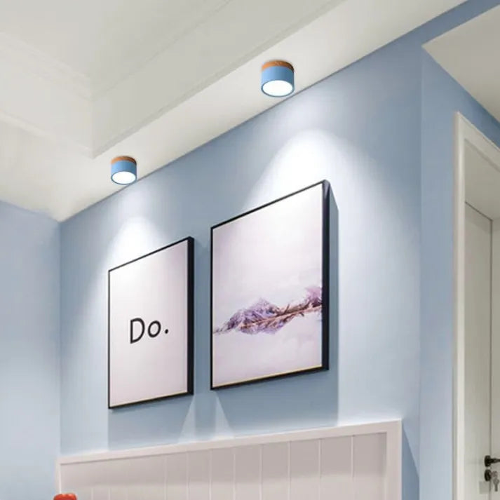 ZentroLicht: Minimalistische LED-Deckenleuchte im Zylinder-Design