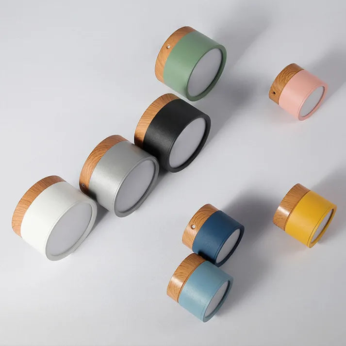 ZentroLicht: Minimalistische LED-Deckenleuchte im Zylinder-Design