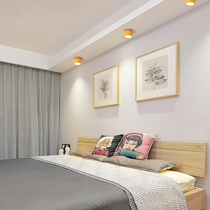 ZentroLicht: Minimalistische LED-Deckenleuchte im Zylinder-Design